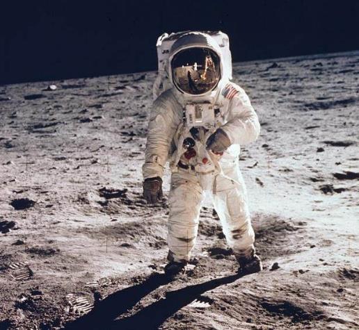 嫦娥四号探测器成功登陆月球表面,中国嫦娥四号月球探测器着陆月球