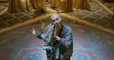 妈妈报警、六六道歉、资本弃子，到底谁令吴亦凡一步步跌落神坛？