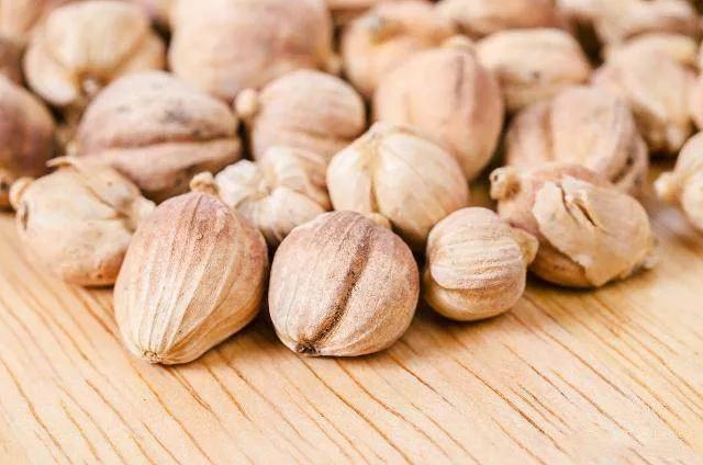 眼周长了黄疙瘩怎么办,眼周长疙瘩是怎么回事