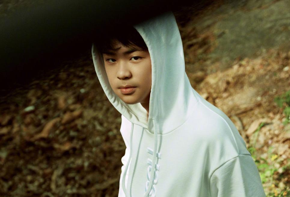 陈建斌蒋勤勤儿子塌鼻梁,陈建斌小儿子正面照