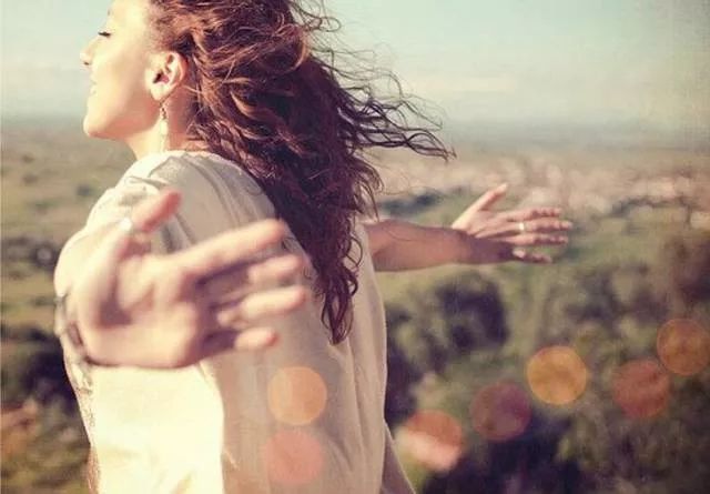 手机和相机相比最大的区别在哪里,出去旅游带相机好还是手机好