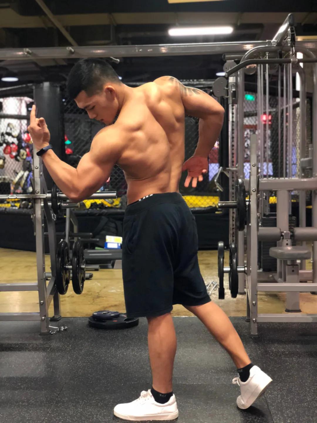 20岁的年纪40岁的身体，“夜店小王子”用健身葆青春