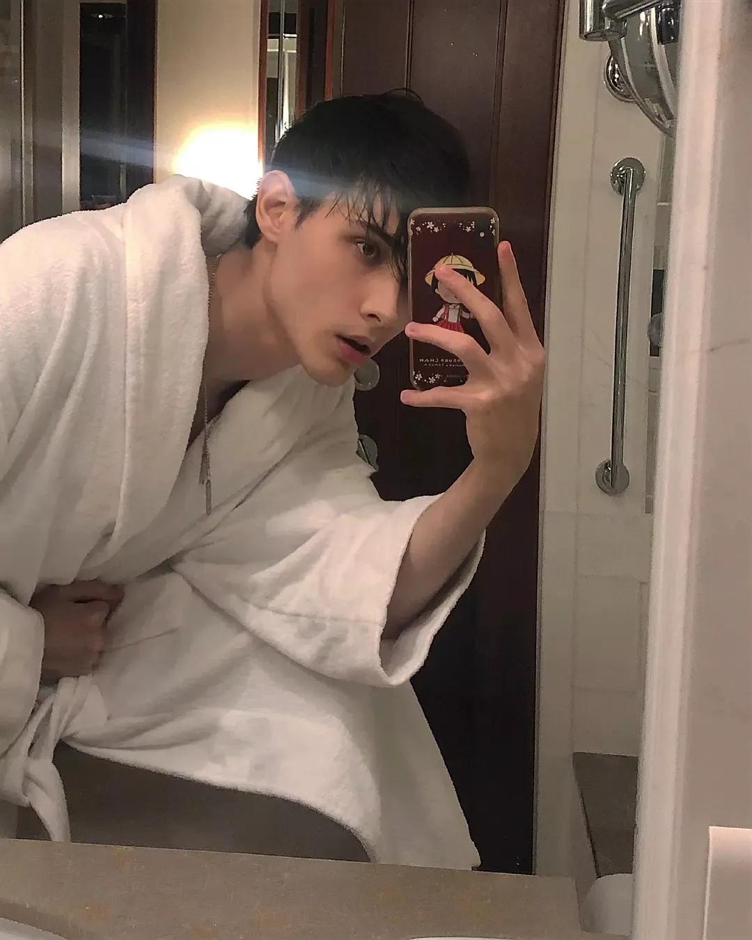 《创造营》利路修为了下班，房子都塌了，被曝光与女生聊天记录