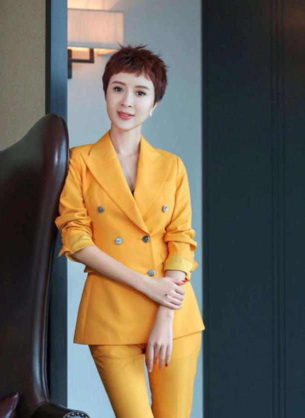 金巧巧被蹭红毯,金巧巧红毯