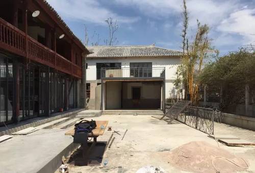 他在大理租下23个足球场大的地方，种菜、养牛、建农场日子过成诗