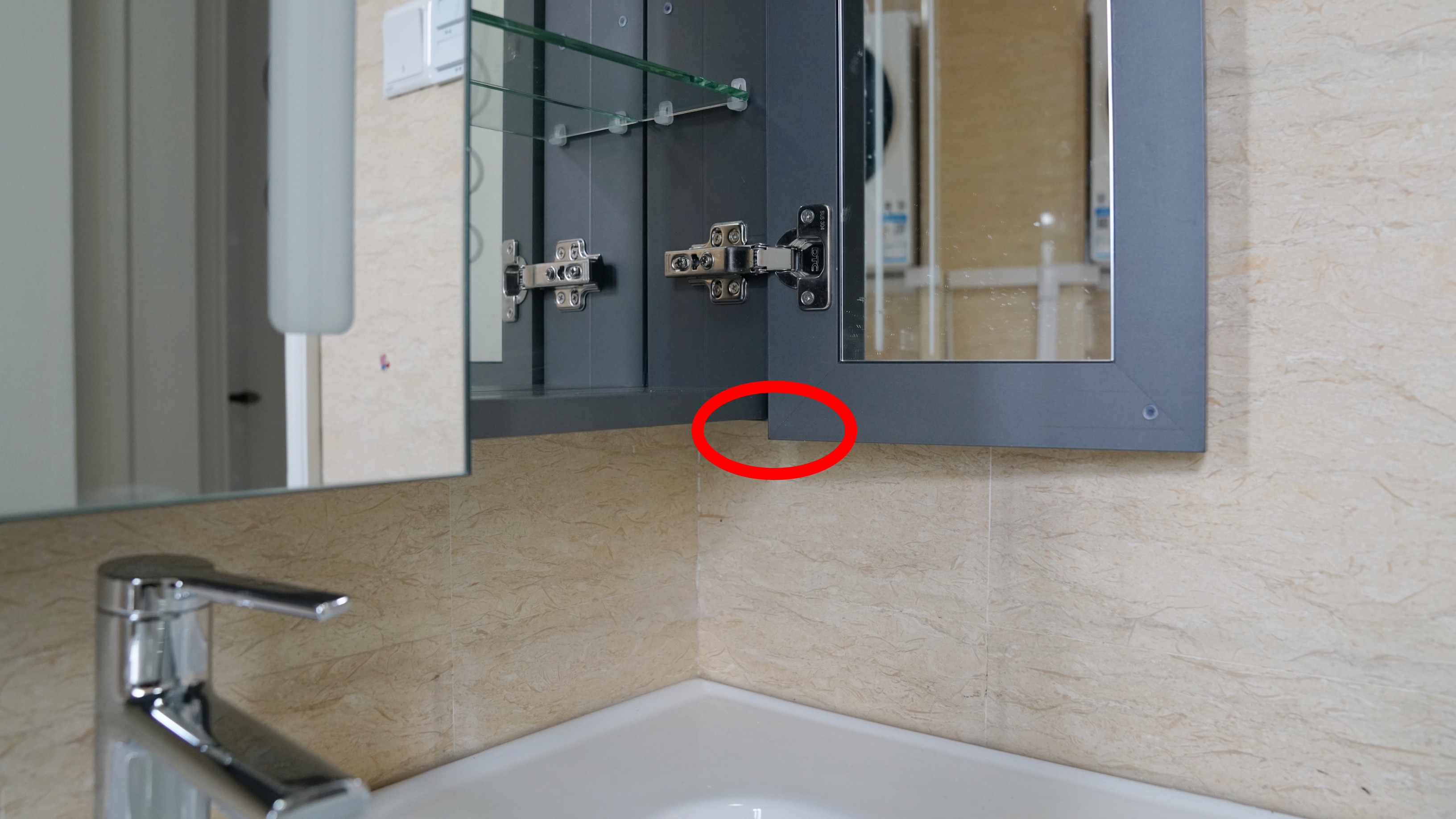 智能镜柜和普通镜柜哪个更实用,镜柜能换智能镜吗