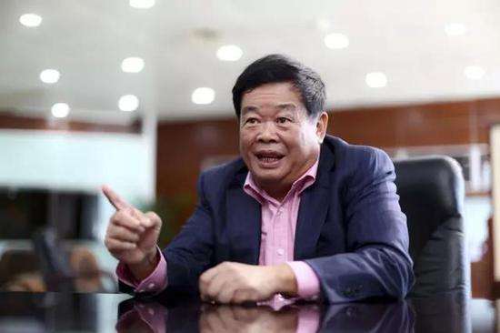 曹德旺为红颜知己摊牌,玻璃大王曹德旺劝人不买房子