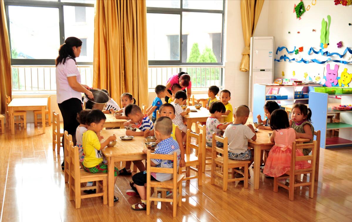 大学女生读什么专业比较好找工作,女生学什么专业就业前景好且稳定