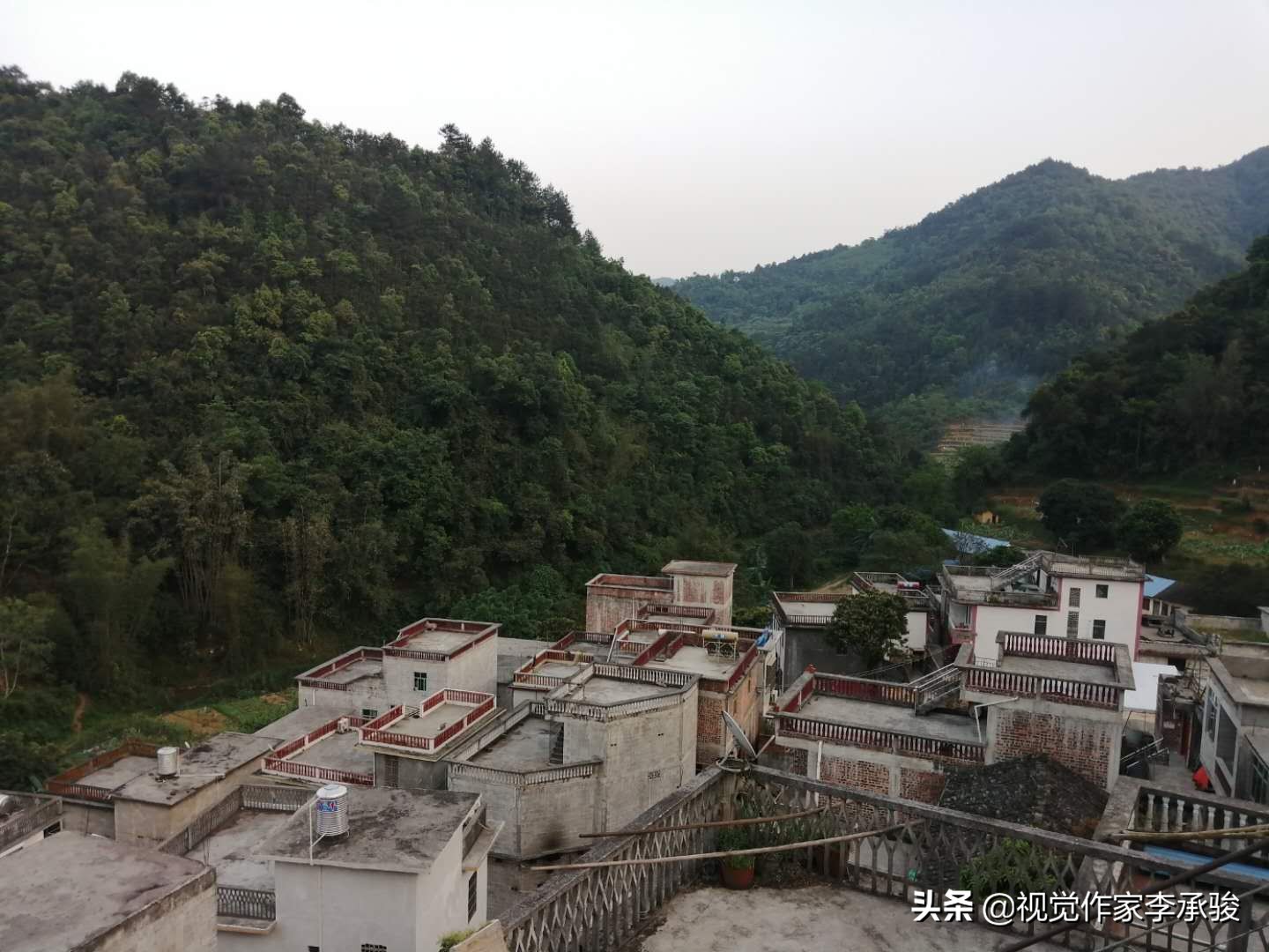 哦，德保县荣华乡乐屯，我土土的故乡和土土的家乡人，春天好！