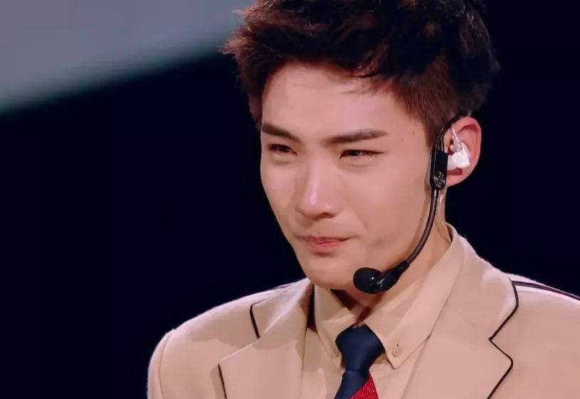 爱豆不经意造成的名场面暖心瞬间,爱豆那些让人心疼的瞬间蔡徐坤