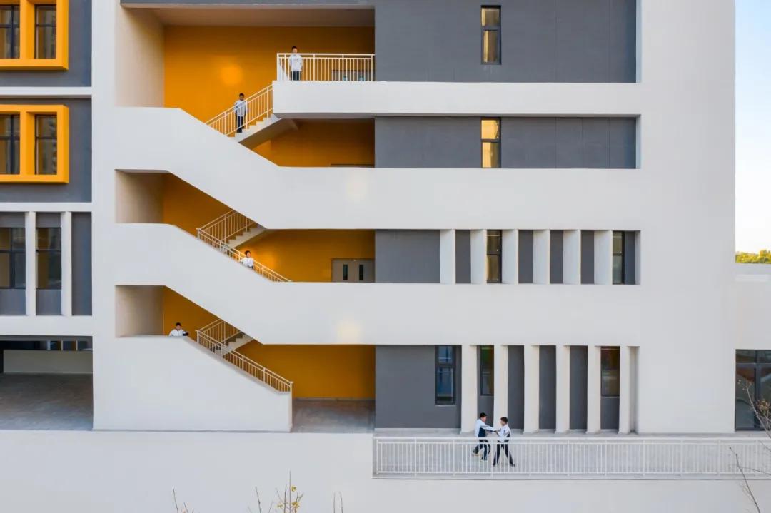 多维度的空间体系——东北英才教育集团第一中学/霍普股份