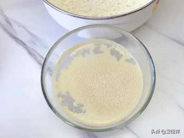 酵母粉可以直接拌面粉吗,面粉一定要加酵母粉吗
