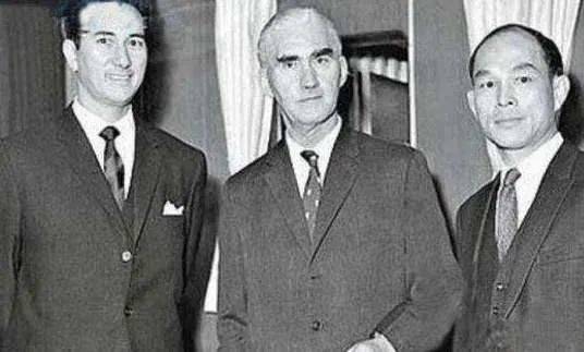 赌王何鸿燊传奇商业帝国,赌王传奇一代枭雄