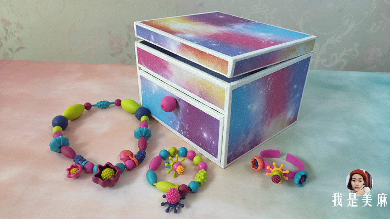 宝宝玩具用纸箱收纳,妈妈拿纸箱做玩具