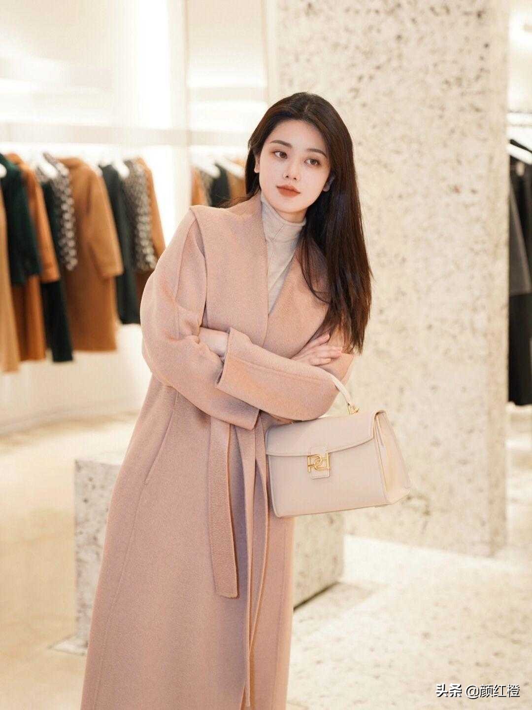 粉色的4种穿搭方法温柔又优雅,九大最时髦的穿搭配色