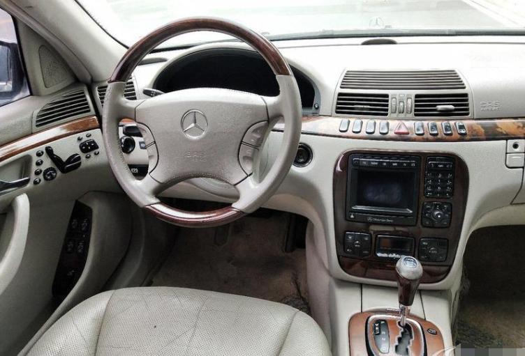 全国最新二手奔驰s500,珠海男子买二手车