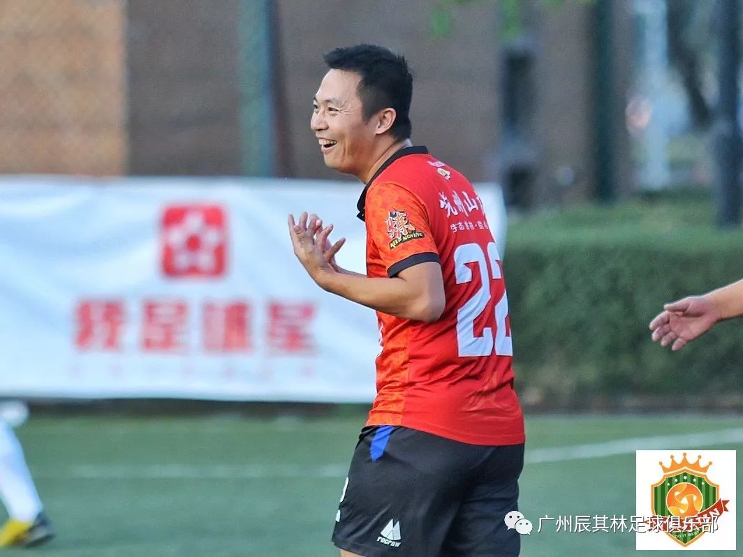 足球运动员为抗击疫情献力,疫情不隔离关爱