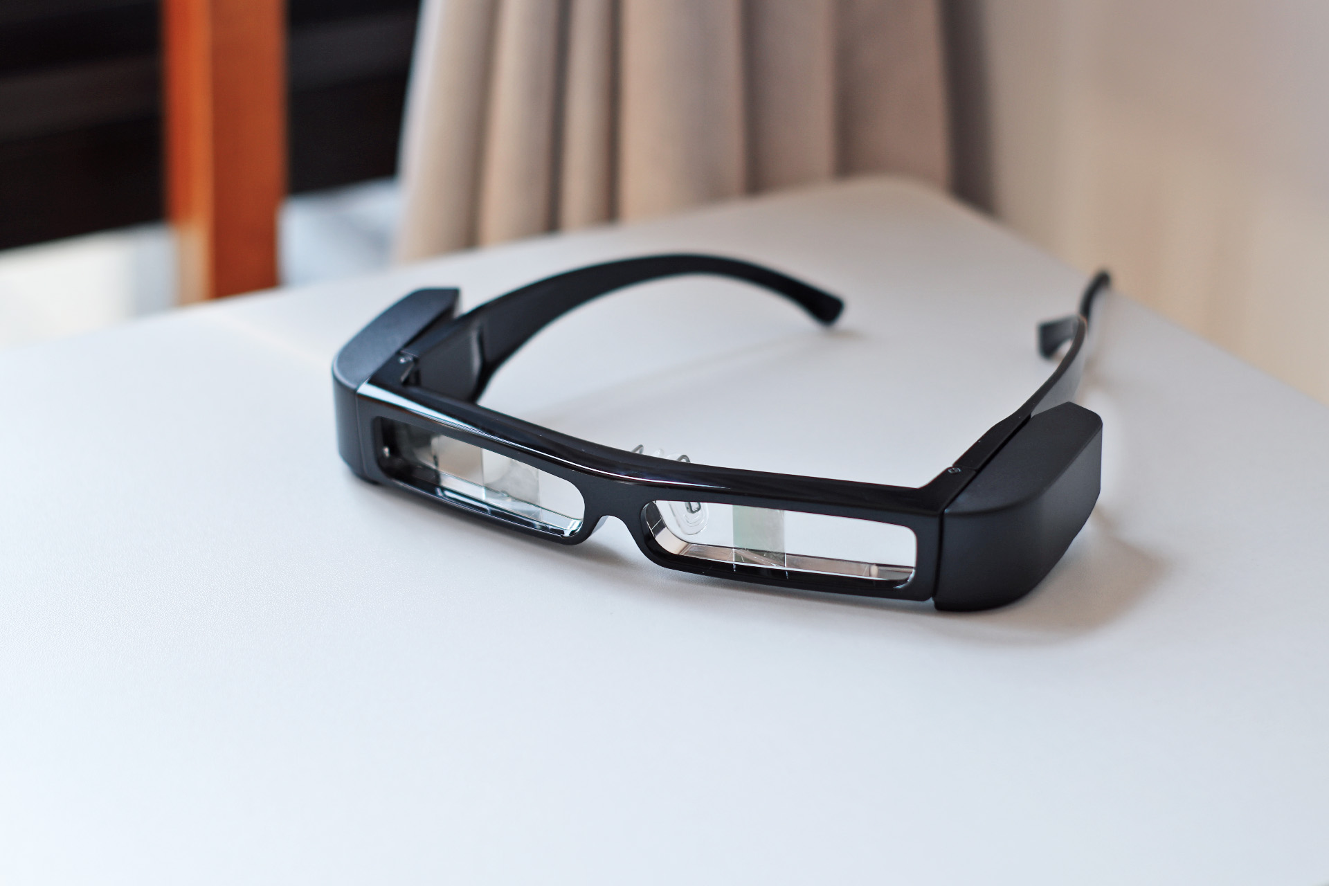 忘掉GoogleGlass,看这边｜EpsonMOVERIOBT-30C智能眼镜体验