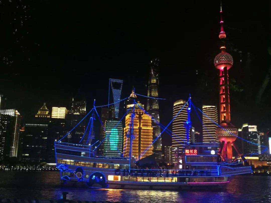 400架无人机点亮夜空恩施,600架无人机点亮夜空