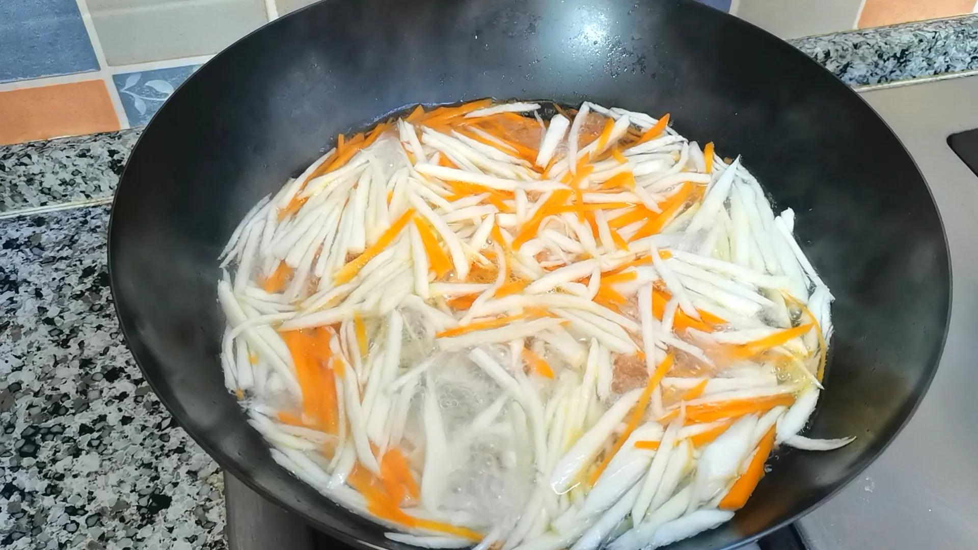 茭白鸡蛋青椒可以一起炒吗,茭白怎么吃好吃又简单