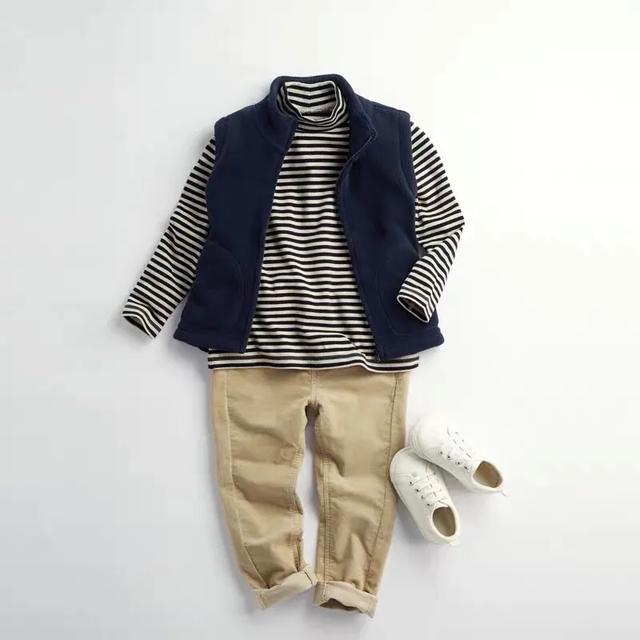 入秋了给孩子买秋装,入秋了该穿秋裤了