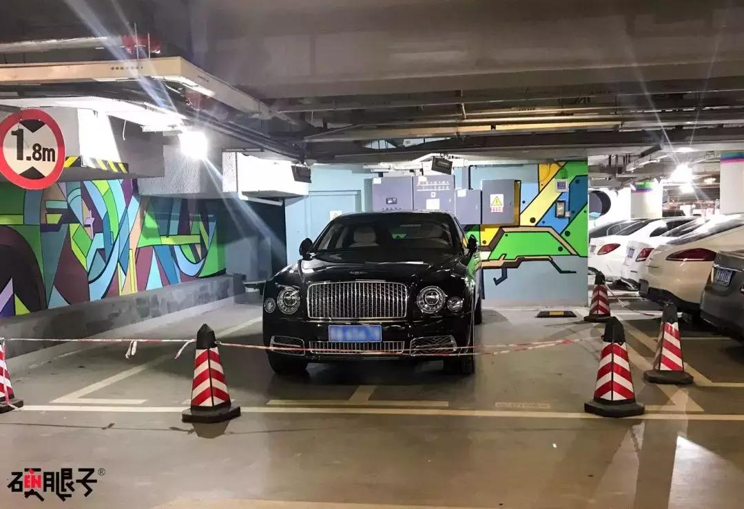 在南京月薪1W，我却停不起车