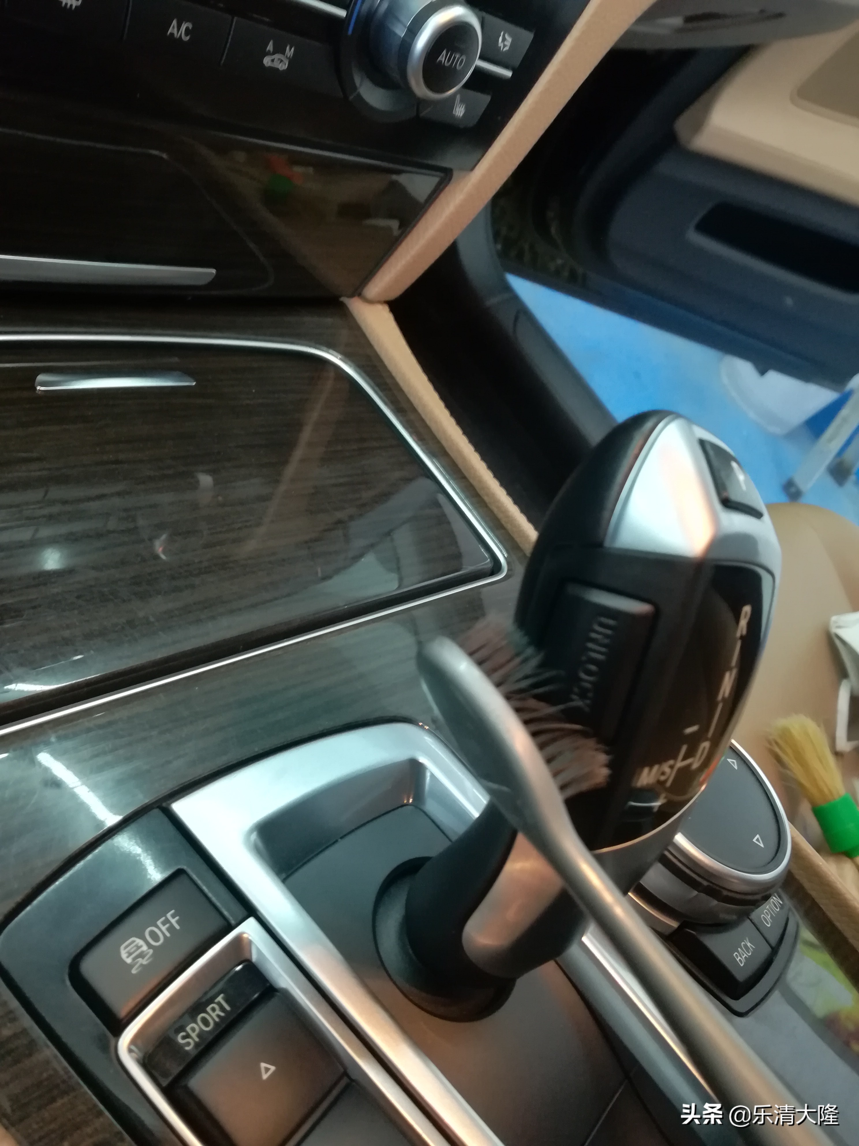 广州宝马7系内饰清洗,宝马7系发动机舱清洗