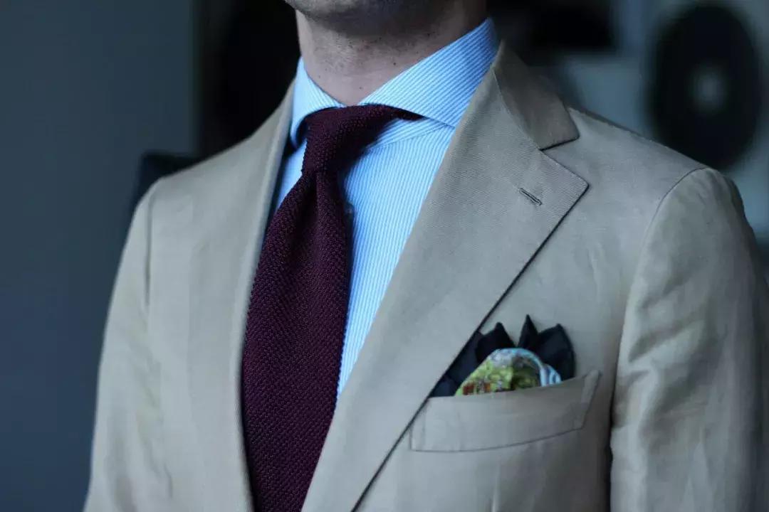 怎么挑一件合身的西装外套,西装外套怎么算合身