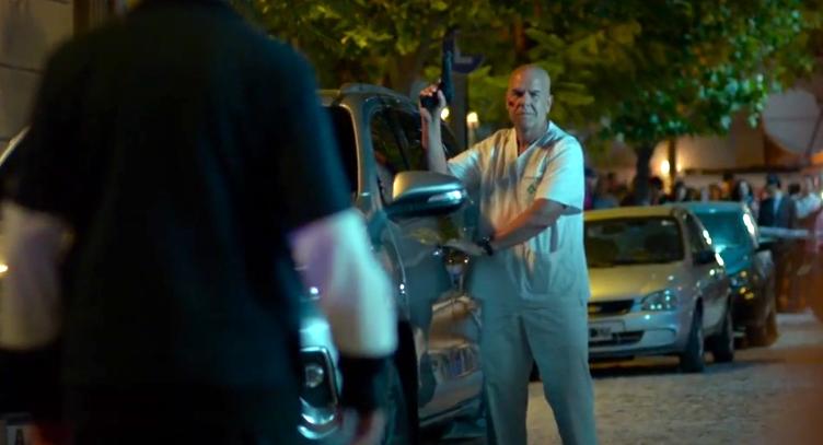 密室电影《4X4》:车主“钓鱼”偷车贼,一辆汽车变成了囚笼