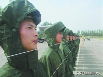 当过兵的战友,你如何评价07式*用军**雨衣?