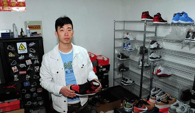 “我买了一双200元耐克鞋”,失去助学金,贫困生不配有好生活?