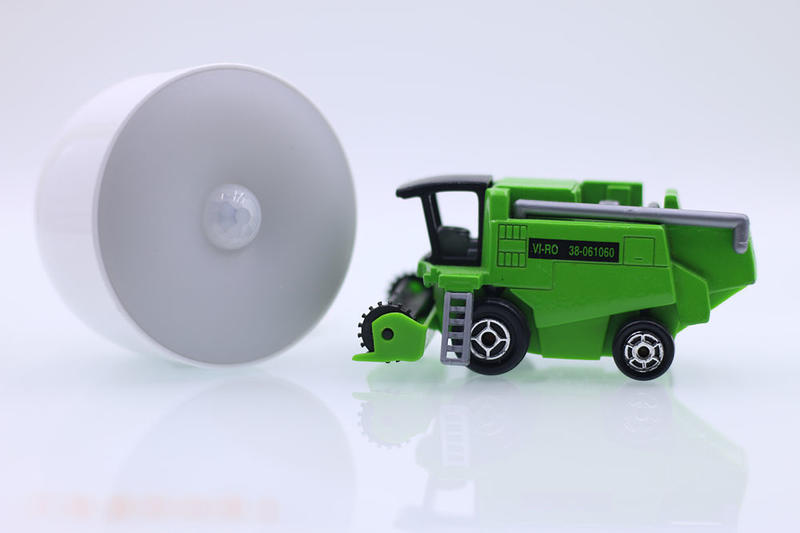 小夜灯充电就亮不充电就不亮,小夜灯充电正常就是不亮