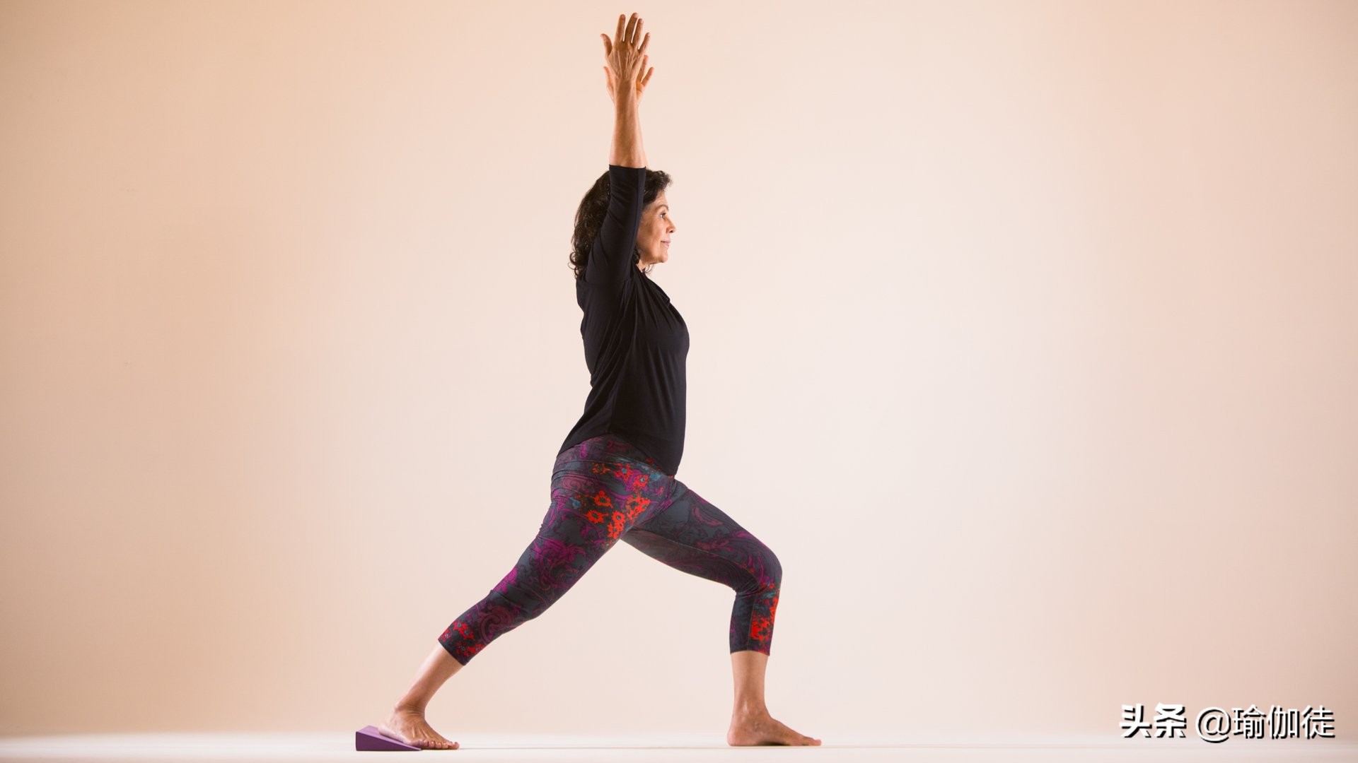 瑜伽小腿肌肉怎么放松,缓解腿部僵硬的瑜伽动作