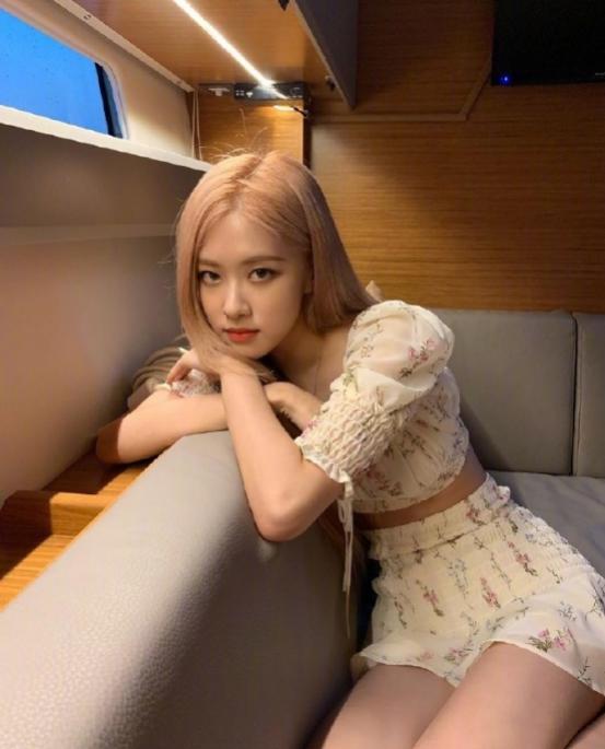 朴彩英无袖背心 (朴彩英adidas背心)