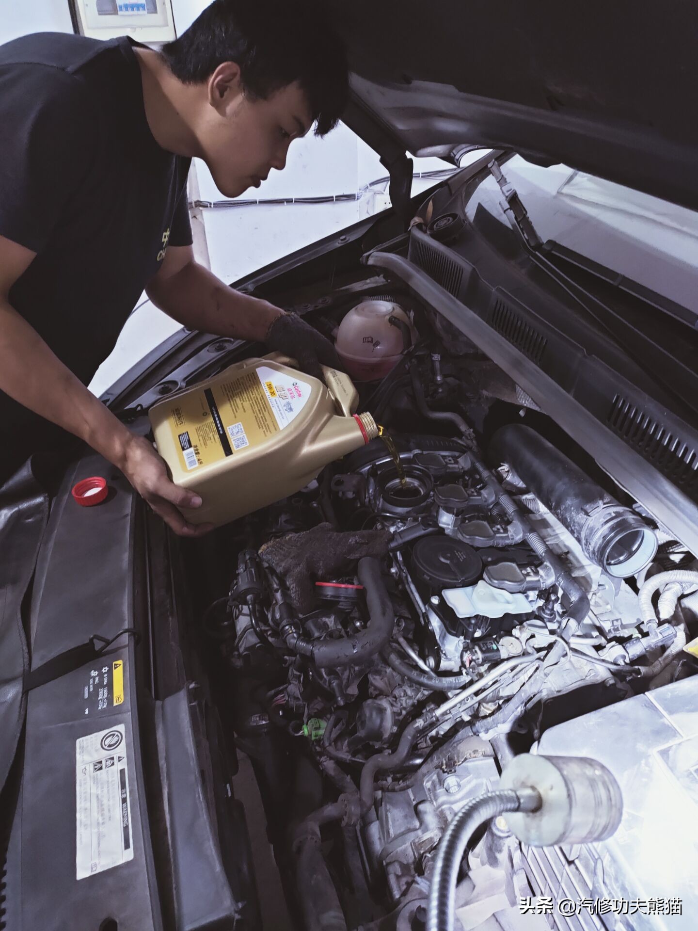 大众夏朗2014款2.0t标配烧机油吗,2016款大众夏朗1.4t发动机烧机油