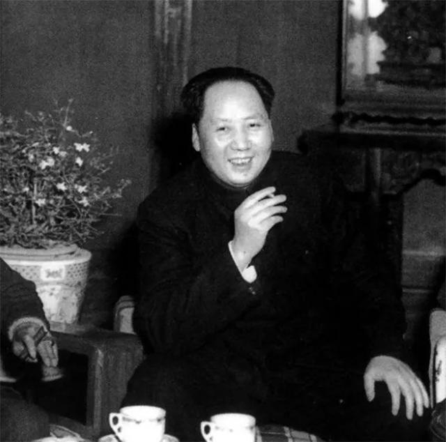 毛主席逝世对国际的影响：金日成亲自前往中国驻朝鲜大使馆吊唁