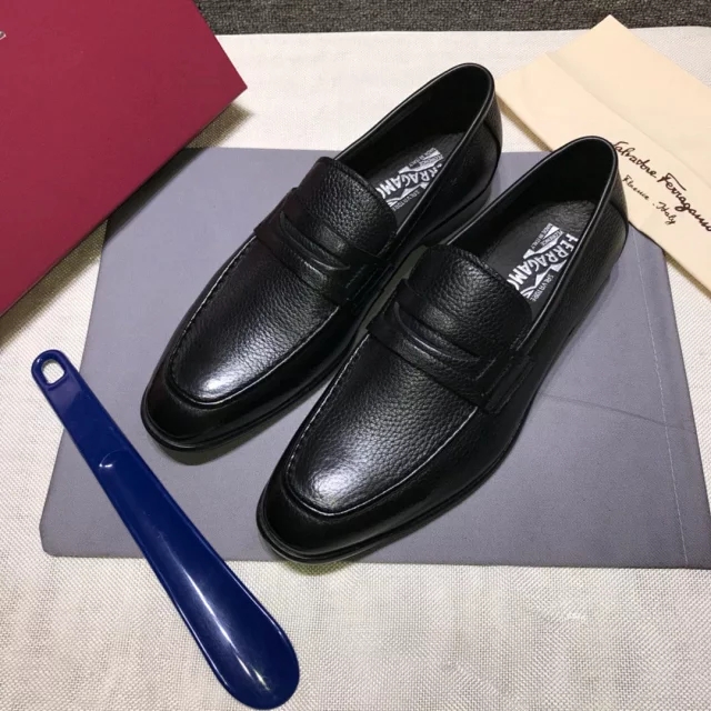 皮鞋最新款菲拉格慕,皮鞋菲拉格慕和普拉达哪个好