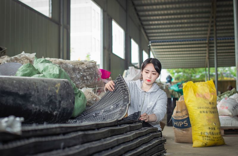95后创业收废品,90后的姑娘做废品回收