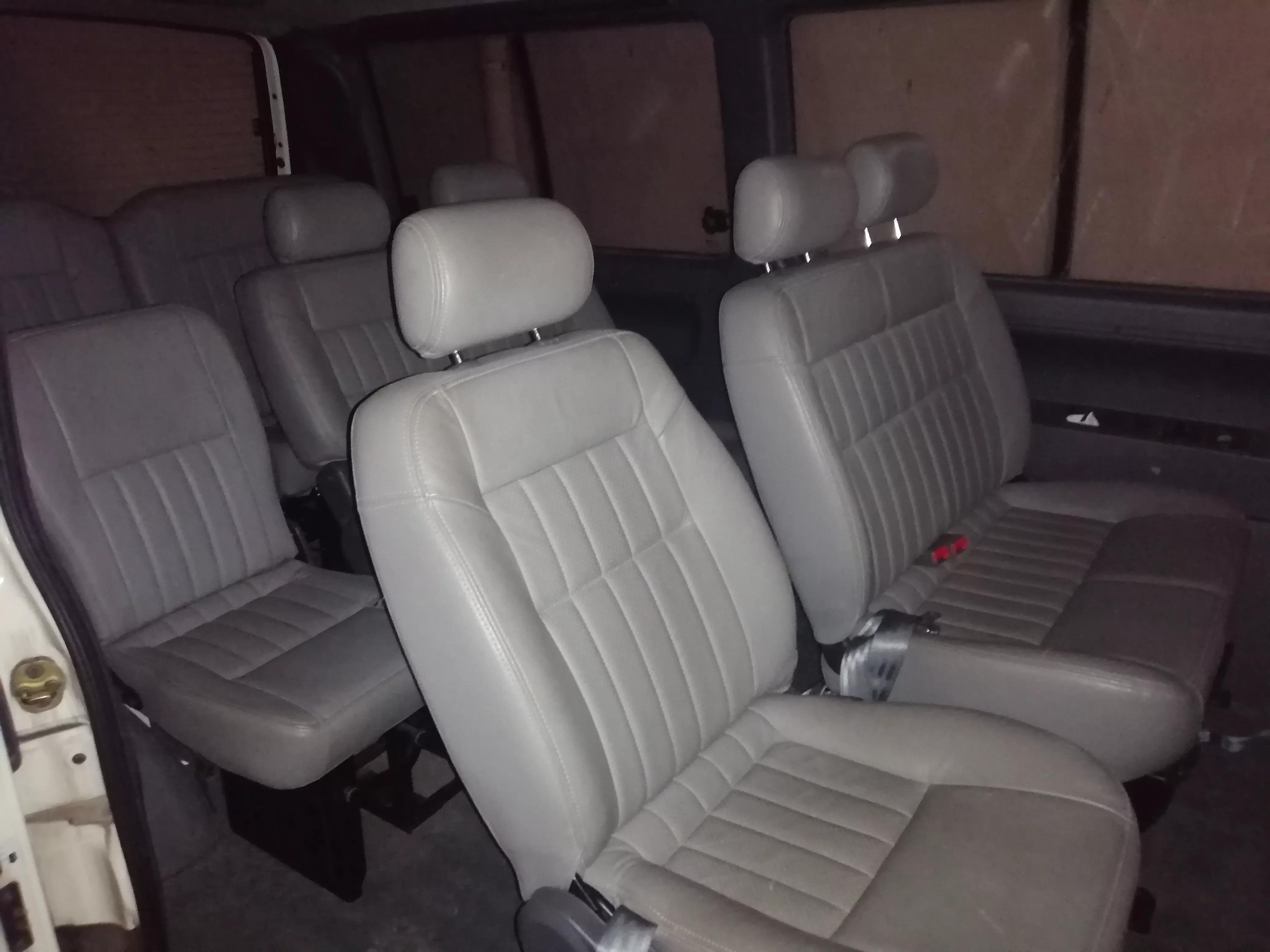 13岁开奔驰小车,车龄超20年的奔驰面包车