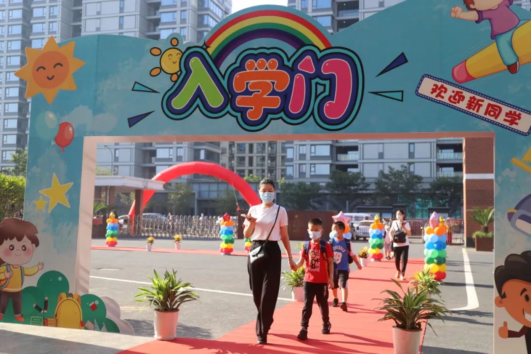 太暖心!新学期教室里这块特殊的黑板,羡慕了多少人