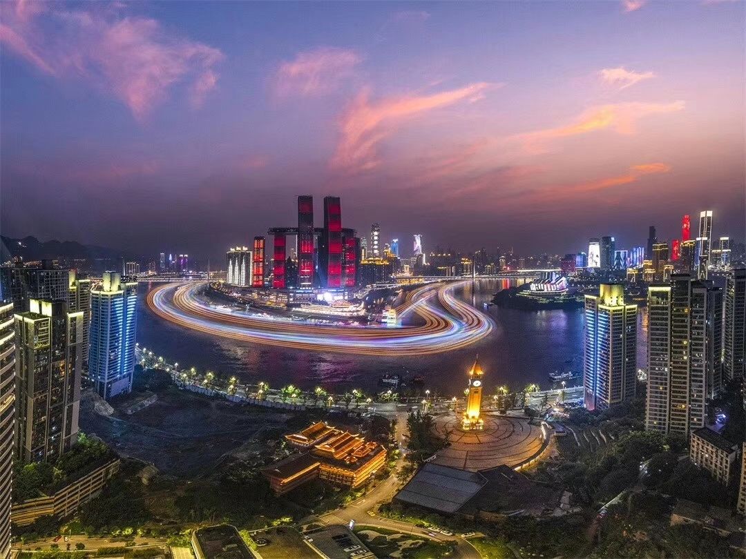 重庆是一座没有海却很浪漫的城市,重庆一座没有中心的城市