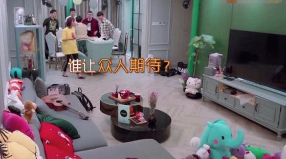 主持人吴昕豪宅曝光,吴昕脏乱的房间