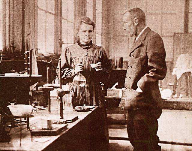 居里夫人为什么获得两次诺贝尔奖,居里夫人获得诺贝尔奖的事迹