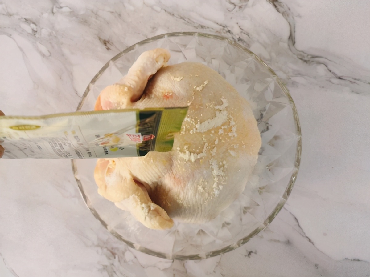 自己亲手做的盐焗鸡好吃好味道,简单又嫩滑的盐焗鸡