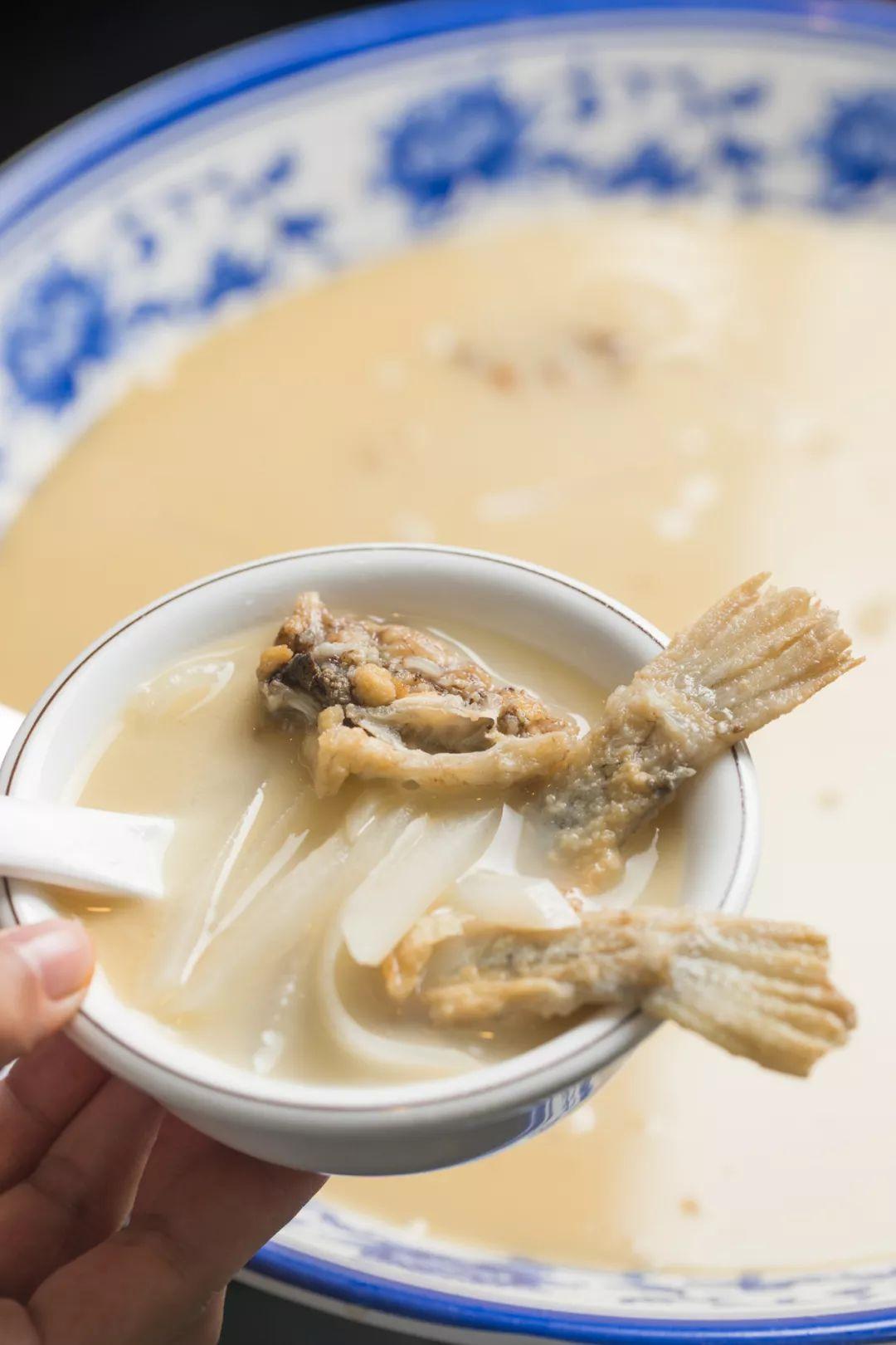 宝安人的顺德饭堂,生蚝用木桶蒸,还加黑松露