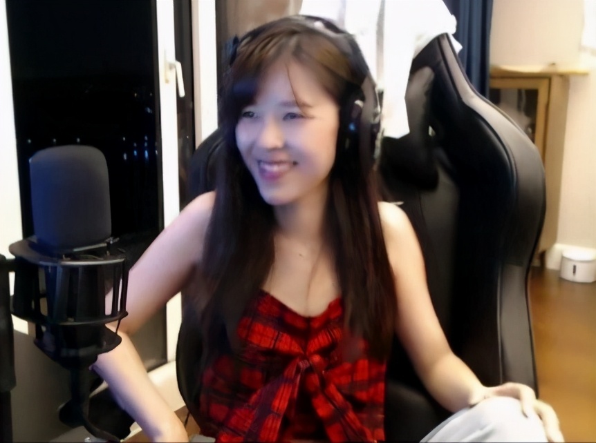 娌瓙鑷洕鐩存挱,娌瓙瀵屽﹩鐪熷疄韬唤