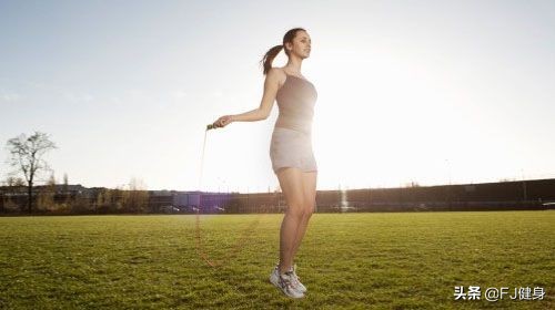 小学生跳绳双飞教程,小学生跳绳双飞一般跳多少个