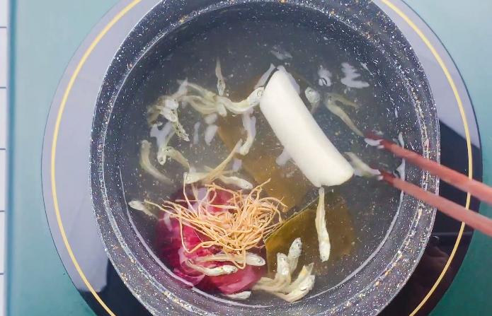 老东北美食高汤的熬制方法,日本高汤的熬制方法