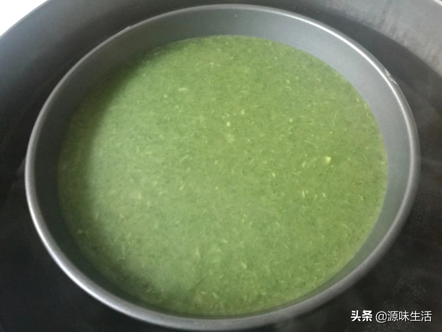 自己在家做凉皮私藏美食大分享,宅在家里做美食陕西凉皮让人垂涎