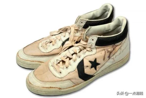 估价15万美金,乔丹亲穿AJ1今日开拍,7个细节你都知道吗?